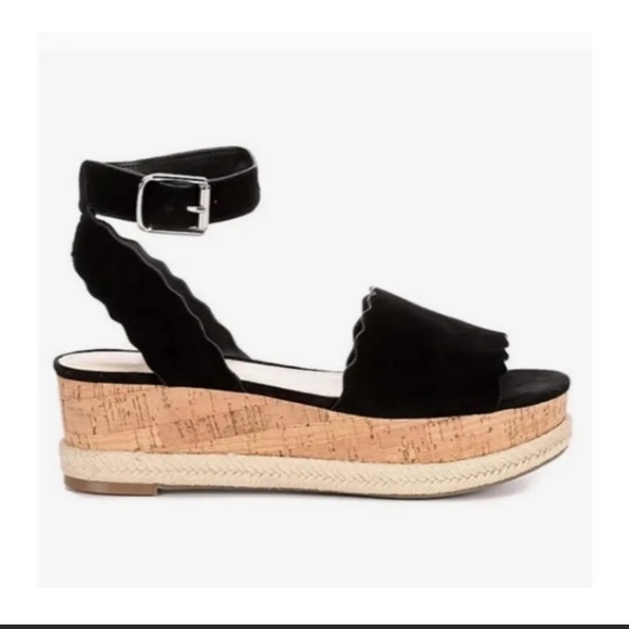 Marc Fisher Shoes - NWT Marc Fisher Faitful Platform Sandals